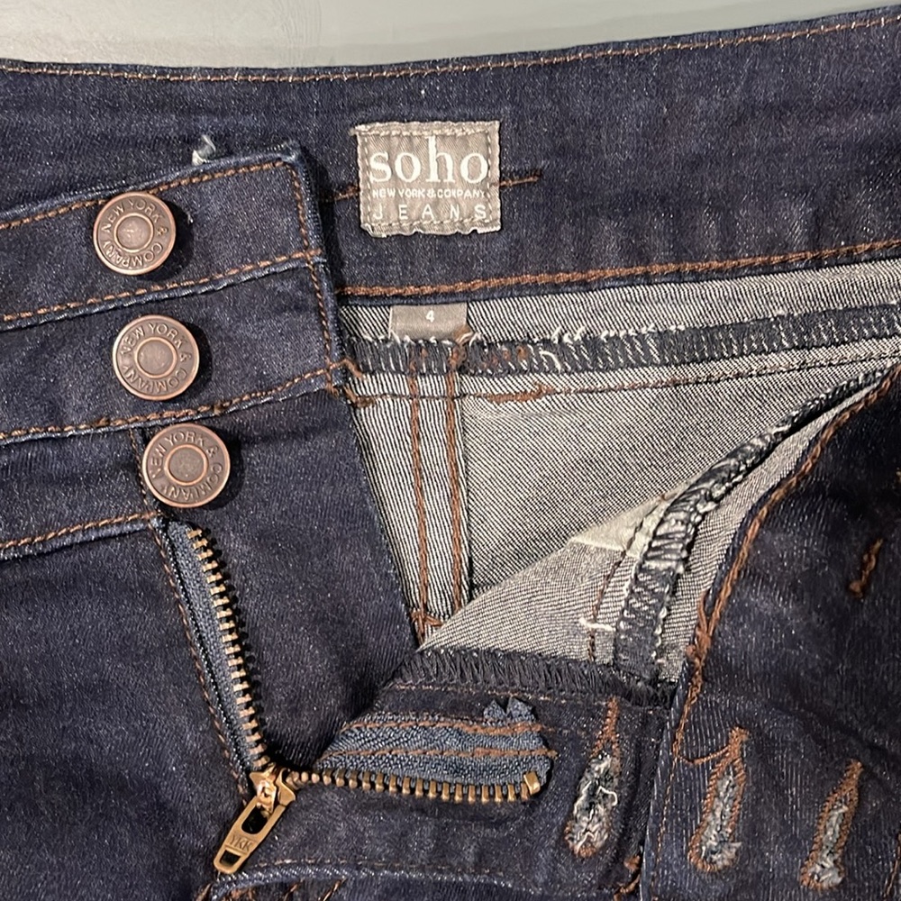 New York & Company SoHo dark blue denim shorts. Size 4 women’s. - Picture 3 of 4